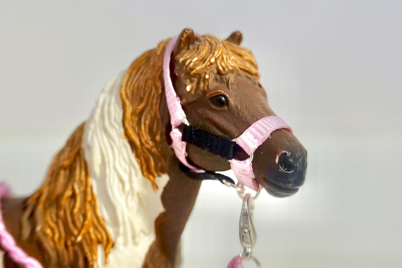 Schleich Horse Svart/Rosa Grimma - NY OCH FÖRBÄTTRAD bild 6