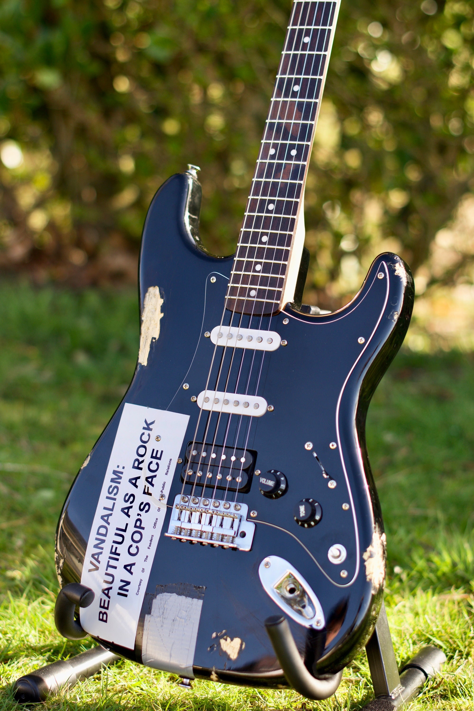 Kurt Cobain Stratocaster Vandalism lupon.gov.ph