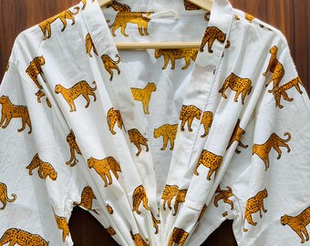 Tigermönstrad kimono i bomull: Lätt bohemiskt loungeplagg