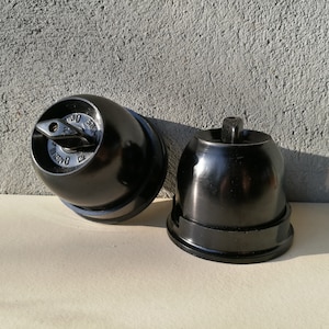 Vintage bakelite rotary turn light switch in black bakelite | Antique round