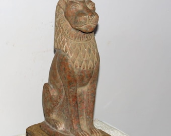 Zabytkowa statua Sekhmet – replika egipskiej bogini wojny