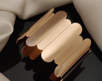 Vintage Openable Metal Finish Bracelet Band Broad cuff Bracelet Band 18k Gold Luxury Affordable 2.4 inch Bangle Bracelet