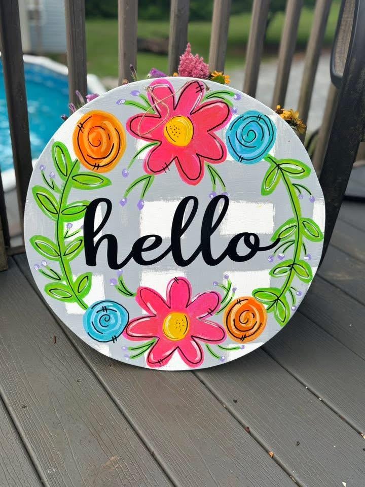 Colgador de puerta de 18 pulgadas con diseño de flores de cuadros grises Hello Gingham
