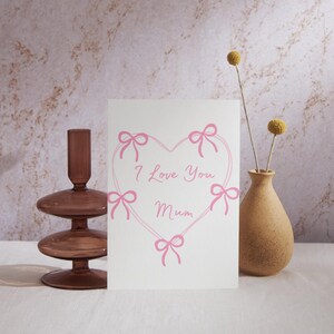 Tarjeta coqueta para el Día de la Madre / Elegante tarjeta imprimible para mamá / Descarga digital moderna / Diseño sencillo en rosa y blanco / Descarga instantánea