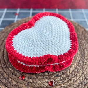 Crochet Pattern: Valentine's Heart Box with Hinged Lid – Perfect for Candy, Trinkets, and Gifts, Low Sew Heart Box Valentine
