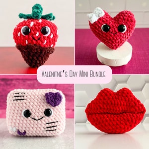 Peut inclure: Un ensemble de quatre mini peluches en crochet pour la Saint-Valentin. L'ensemble comprend une fraise, un c&oelig;ur, une lettre et une paire de l&egrave;vres. Toutes les peluches ont des visages mignons et sont faites de fil doux et color&eacute;.