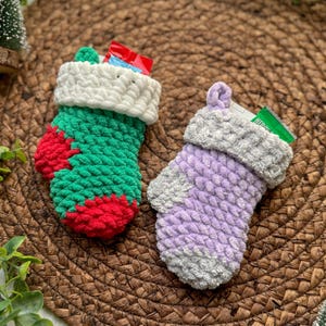 Mini Strumpf Häkelanleitung - PDF Anleitung, süsses Weihnachts-Amigurumi, kleine Weihnachtsdekoration, einfache handgemachte Ornament Geschenkidee Bild 8