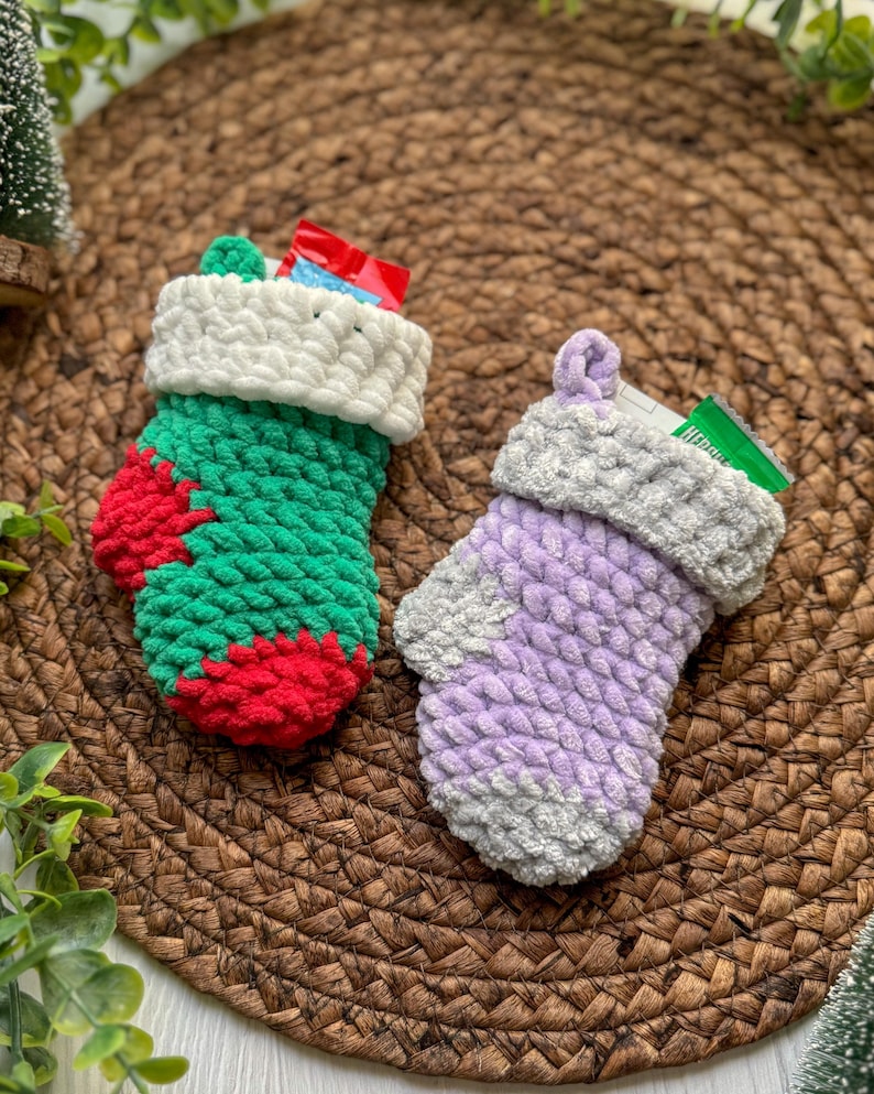 Mini Strumpf Häkelanleitung - PDF Anleitung, süsses Weihnachts-Amigurumi, kleine Weihnachtsdekoration, einfache handgemachte Ornament Geschenkidee Bild 8