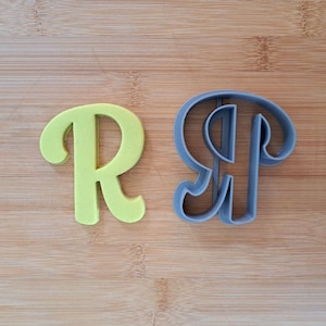 Cortador de galletas con forma única de letra R. Galleta con placa de iniciales. Fondant PLA impreso en 3D, masa, plastilina, Play-Doh, cortador de arcilla