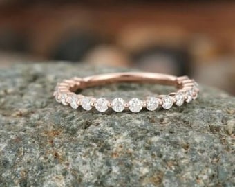 1.00Ct Rundschliff Simulierter Diamant Halb Eternity Verlobungsring 14k Rose Gold Finish 925 Sterling Silber Ring, Jubiläumsring