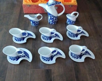 RARE Jingdezhen Beauty Porcelain   Tea Sake Set Mid Century with Original Case Asian