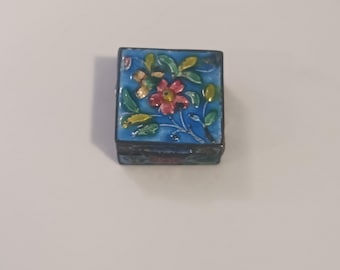 Antique Cloisonné Enamel Pill Or Trinket Hinged Box Colorful Flowers measy1" x 1" x .5"height