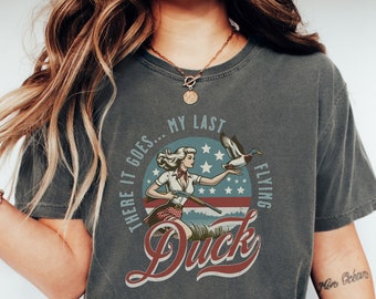 Retro Last Flying Duck Adult Humor Shirt, There It Goes Sarcastic Tee, Vintage-Style Inappropriate T-Shirt, Unhinged Gag Gifts For Adults
