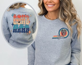 Personalized Dobie Dog Mama Crewneck Sweatshirt, Custom Retro Grunge Dog Name Gift for Doberman Mom, Doberman Pinscher Pullover Jumper