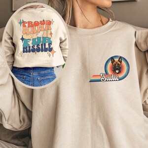 Personalized Belgian Malinois Dog Mama Crewneck Sweatshirt, Custom Retro Grunge Dog Name Gift for Malinois Mom, Maligator Pullover Jumper