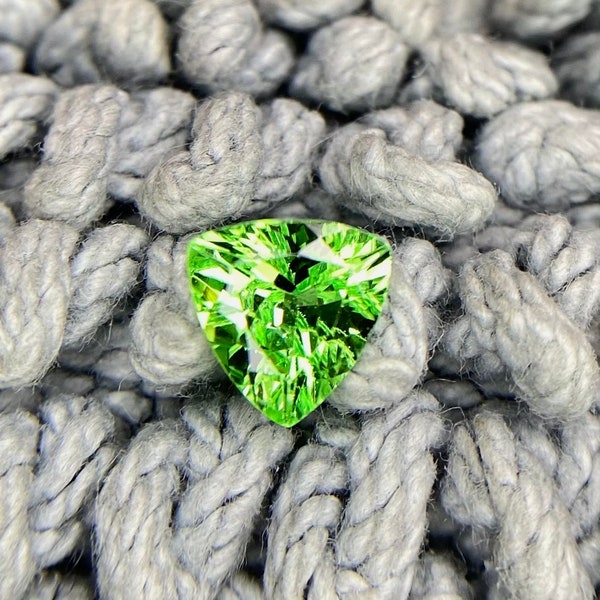 Natural Tsavorite Garnet with beautiful Trillion shape 1.05cts 7x7mm Rare Mint Green Colour garnet For making beautiful jewellery TS-5