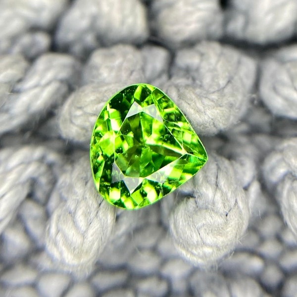 Natural Tsavorite Garnet with beautiful Sparkle Heart shape 0.90Cts 6x6mm Rare Mint Green Colour garnet For making beautiful jewellery TS-4