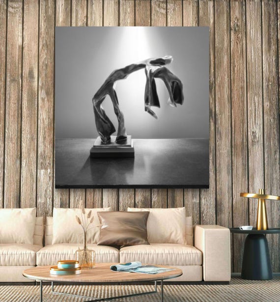 Abstract Sculpture Print – Dramatic Light Shadow Monochrome Wall Art (Canvas)
