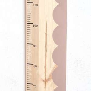 Houten hoogtetabel geschilderd roze modern patroon, berg, bubbels, houten wanddecoratie voor prinseskamer, minimaal kraamcadeau, meisjeskamer