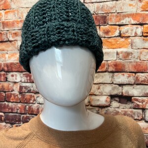 Donkerblauwgroen gehaakte muts muts