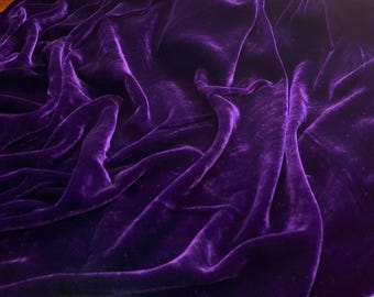 Tessuto in velluto di seta viola intenso tagliato su misura – Velluto di gelso di lusso per abbigliamento, tende e decorazioni.