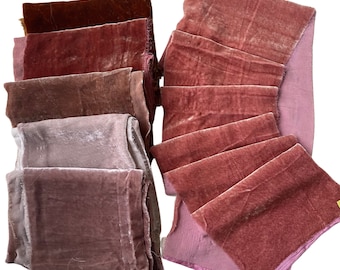 Puede incluir: Un conjunto de 10 muestras de tela en varios tonos de rosa y rojo. La tela es un terciopelo suave con un brillo sutil.