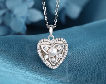 Pearl Heart locket necklace with photo and engraving , Locket Necklace for Mom, Engraved Locket, Gift for Her, Memorial gift