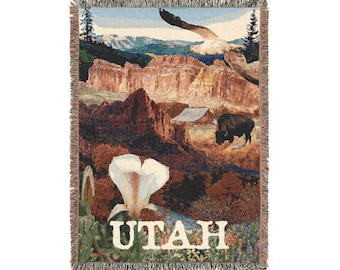 Manta acogedora con símbolos del estado de Utah - 132 x 94 cm - Collage escénico de lirios de Sego, búfalos y rocas rojas