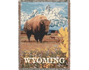 Manta acogedora con símbolos del estado de Wyoming - 132 x 94 cm - Collage de bisontes escénicos y montañas Teton