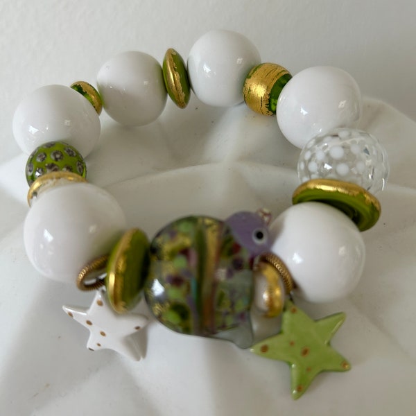 Bracelet perles en céramique et verre  blanc et vert