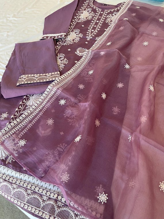 Embroidered Kurti Set: Indian Wear with Organza Dupatta