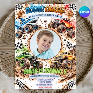 Op de afbeelding: Een verjaardagsuitnodiging met monstertruck-thema, voorzien van een centraal rond fotokader, vier kleurrijke monstertrucks, geblokte vlaggen en modderspatten. De tekst bevat BOOM! CRASH! IT'S A MONSTER TRUCK BASH!, OLIVER IS TURNING 5 en evenementdetails.