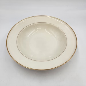 Vintage 1980&#39;s - 90&#39;s Mikasa Stanton Gold LAD -10 Round Ivory and Gold Vegetable Bowl