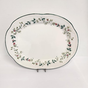 Vintage Pfaltzgraff Winterberry 18 1/2 Inch Serving Platter