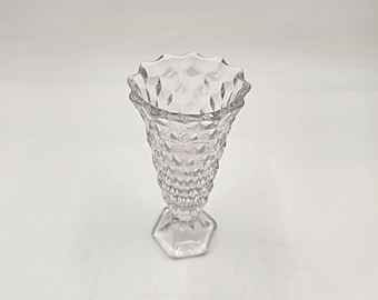 Jarrón pequeño Fostoria americano vintage de los años 50, de 15 cm de altura y con la parte superior acampanada.