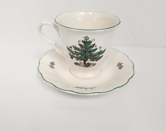 Vintage 1980&#39;s Nikko Christmas Happy Holidays 2 Tea or Coffee Cups and 2 Saucers