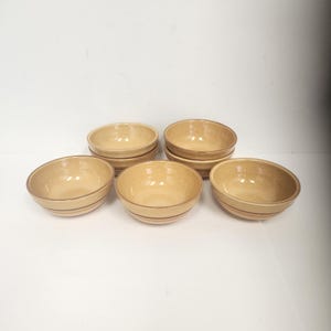 Vintage 1990&#39;s Set of 7 Pfaltzgraff Heritage Mafa Yellowware Soup or Cereal Bowls