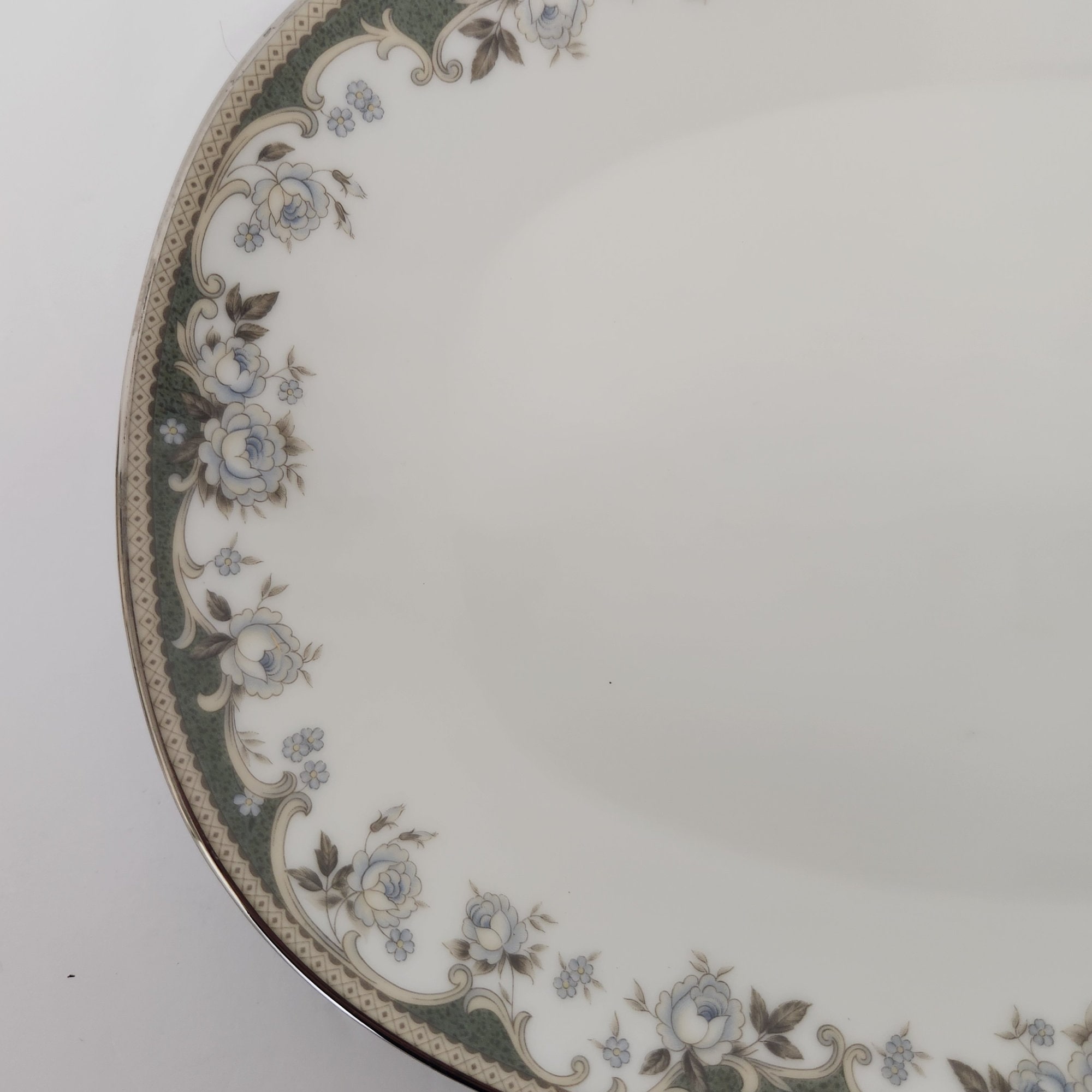 ノリタケ皿 ヴィンテージ ヴィンテージ 1990 年代 ノリタケ フェリシア #6977 - 11 1/4 インチ x