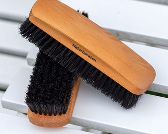 Kleiderbürste, handliche Form, Bürstenkörper Buche mit BIOFA naturgeölt, schwarze Naturborsten 8-reihig, 14 cm lang, 4 cm breit, Weihnachten