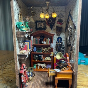 Book Nook per gli avventurieri: si adatta perfettamente a una copia di Sherlock Holmes e a 20.000 leghe sotto i mari.