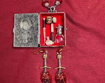 Vampire Hunter kit necklace and earring set: Heart of Thorns