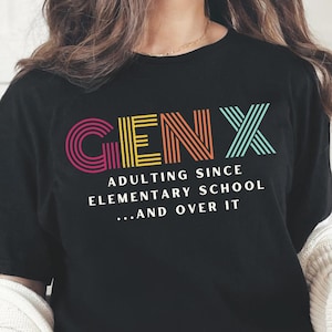 Grappige GenX-t-shirt - generatie X volwassen worden sinds basisschool... en eroverheen, uniseks softstyle T-shirt, GenerationX-T-shirt, cadeau voor generatie X