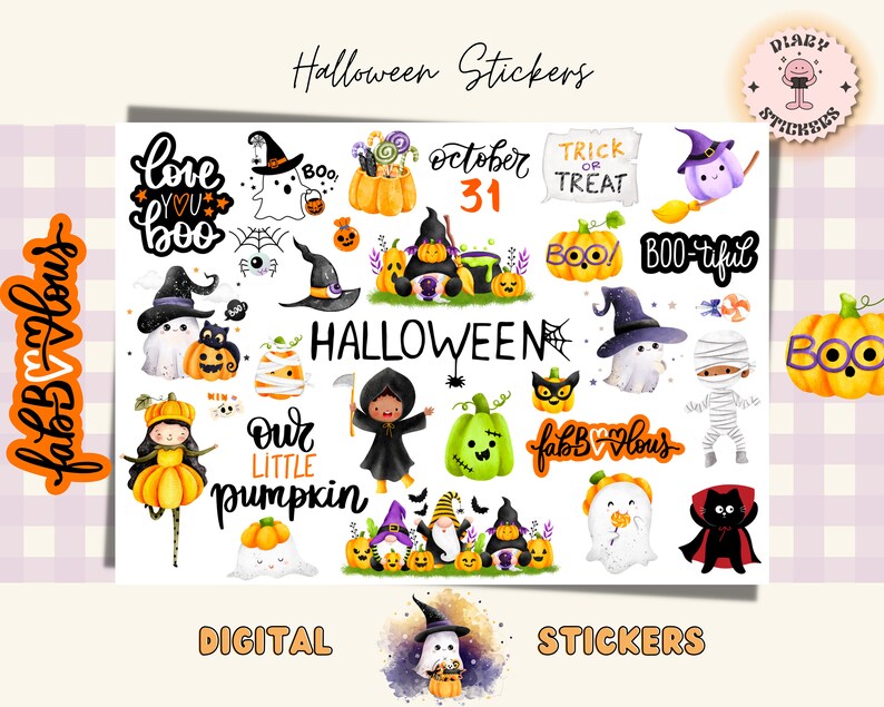 Op de afbeelding: Een set digitale Halloween-stickers met verschillende schattige personages en ontwerpen, waaronder geesten, pompoenen, heksen en mummies. De stickers bevatten ook tekst zoals "Love You Boo", "Boo-tiful", "Our Little Pumpkin" en "Halloween".