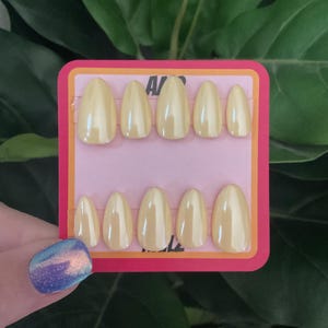 Hand painted yellow chrome press on nails, yellow nails,press on nails,gel nails, chrome,shiny nails,press on nails