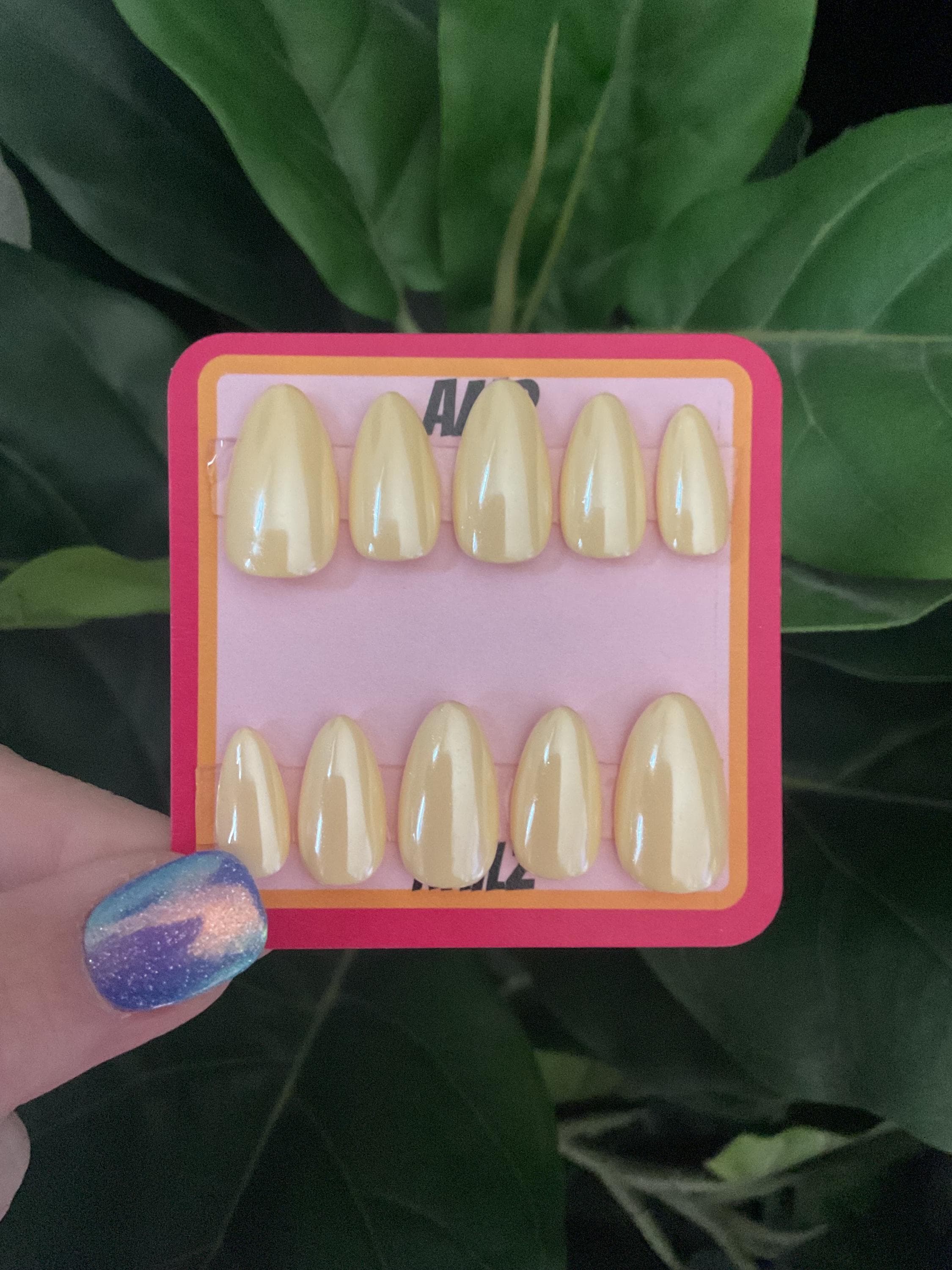 Hand painted yellow chrome press on nails, yellow nails,press on nails,gel nails, chrome,shiny nails,press on nails