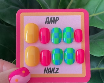 Hand painted pink and green checkered press on nails ,y2k  press on nails, neon nails, bright nails, mismatched nails,colorful nails,