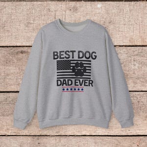 Sweatshirt voor beste hondenvader ooit | Sweatshirt met ronde hals voor hondenliefhebbers en eigenaren van gezelschapsdieren | Cadeau voor hem | Cadeau vader hond | Shirt met patriottische hondenpootafdruk