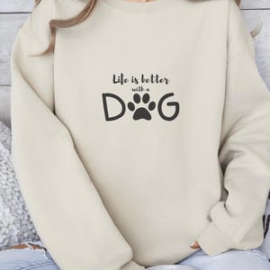 La vie est meilleure avec un chien, sweat-shirt personnalisé pour amoureux des chiens, cadeaux pour maman de chien, cadeau pour propriétaire d&#39;animal de compagnie, sweat-shirt pour chien, personnages de chien, chemise pour nouveau propriétaire de chien