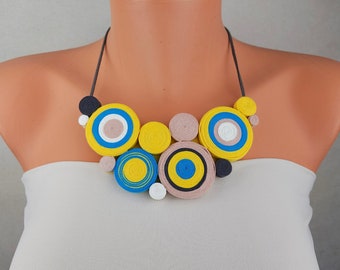 Collier ras de cou en tissu jaune et bleu, gros collier audacieux, bijoux en tissu extravagants, cadeau inhabituel pour elle, gros collier élégant