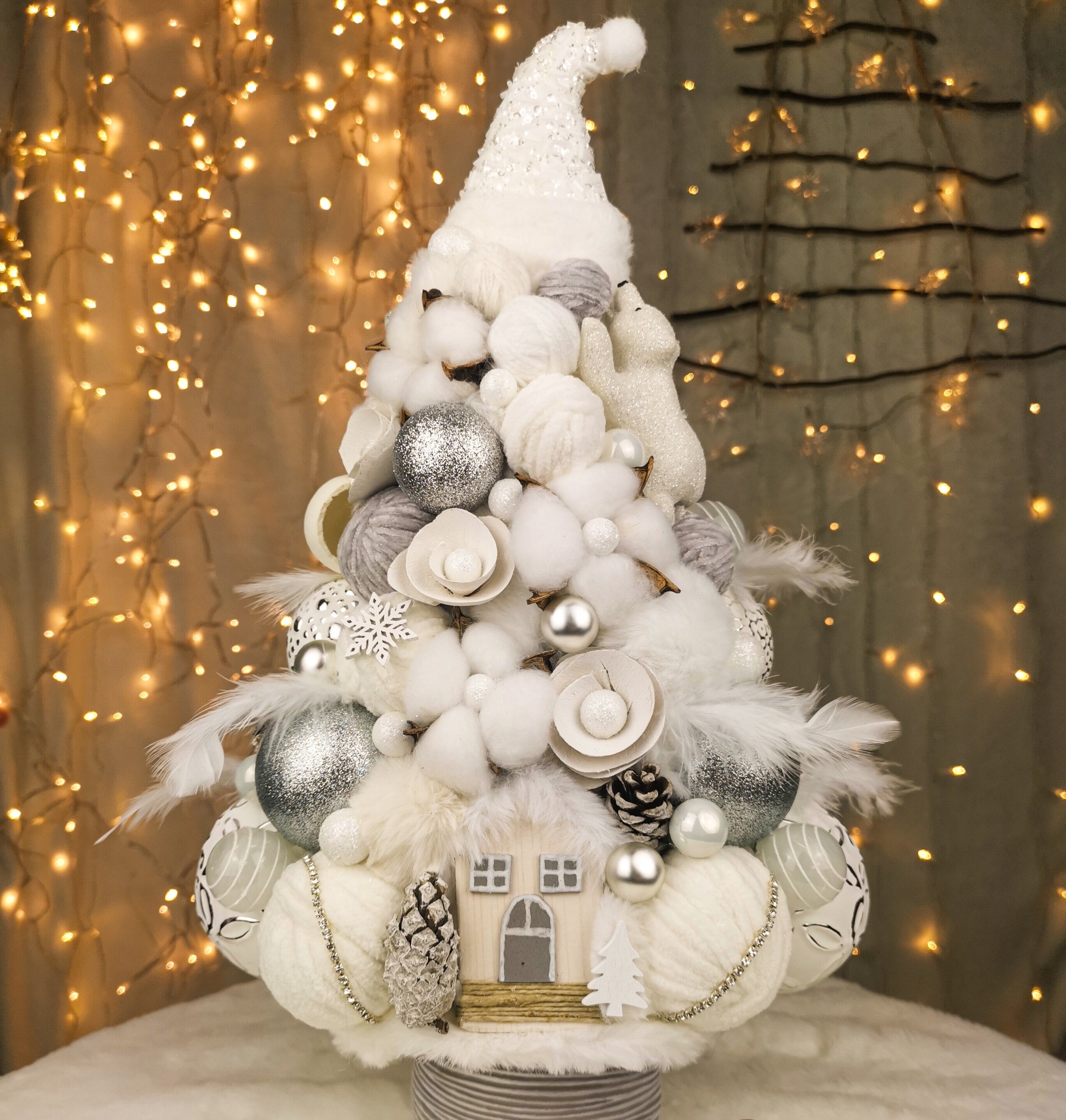 Centrotavola di Natale, mini albero di Natale da tavolo, piccole composizioni floreali di Natale con ornamenti rossi in vaso di metallo 39,9 cm, decorazioni per albero di Natale per feste, matrimoni